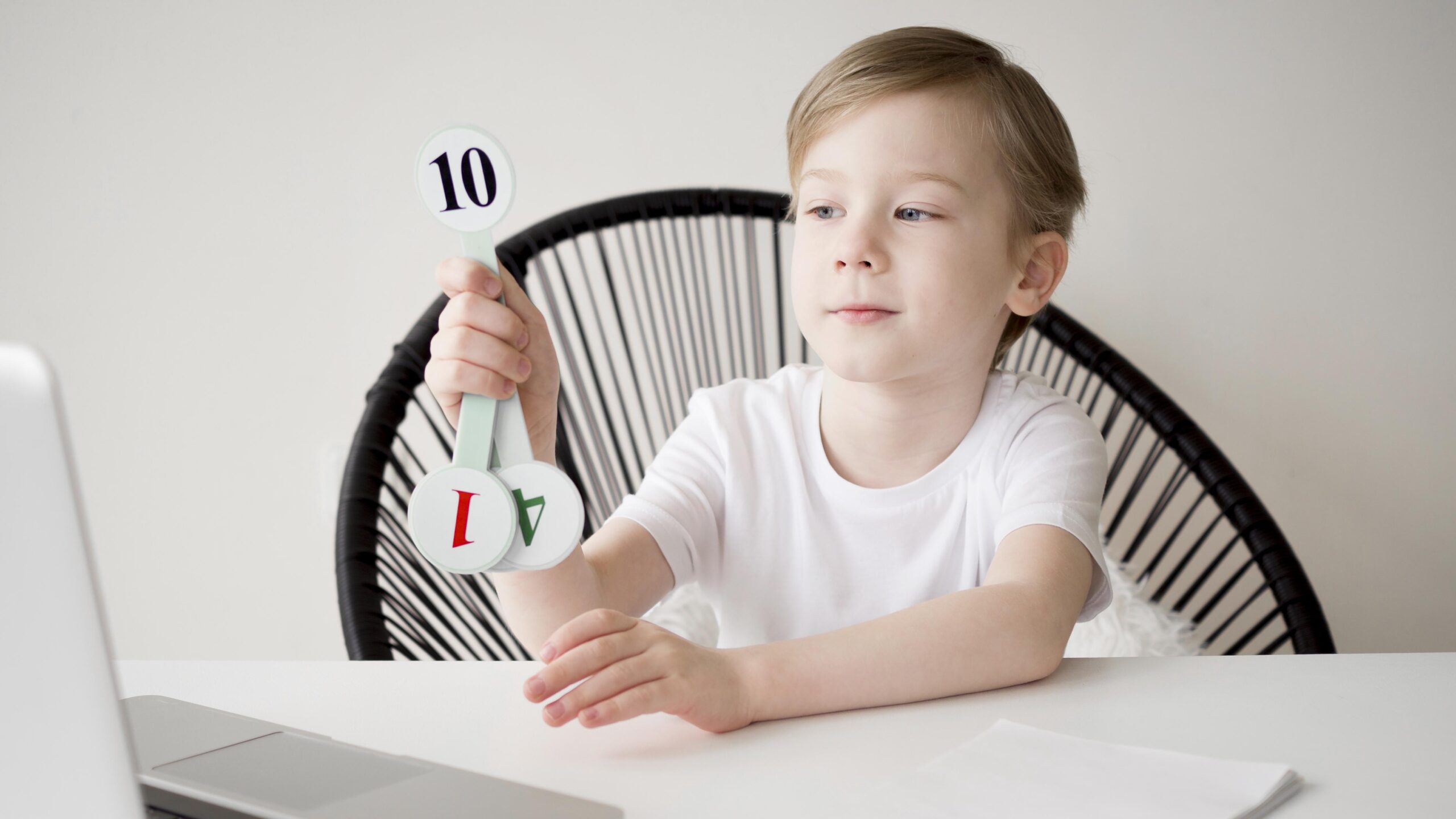 child-holding-numbers-mathematics-online-course